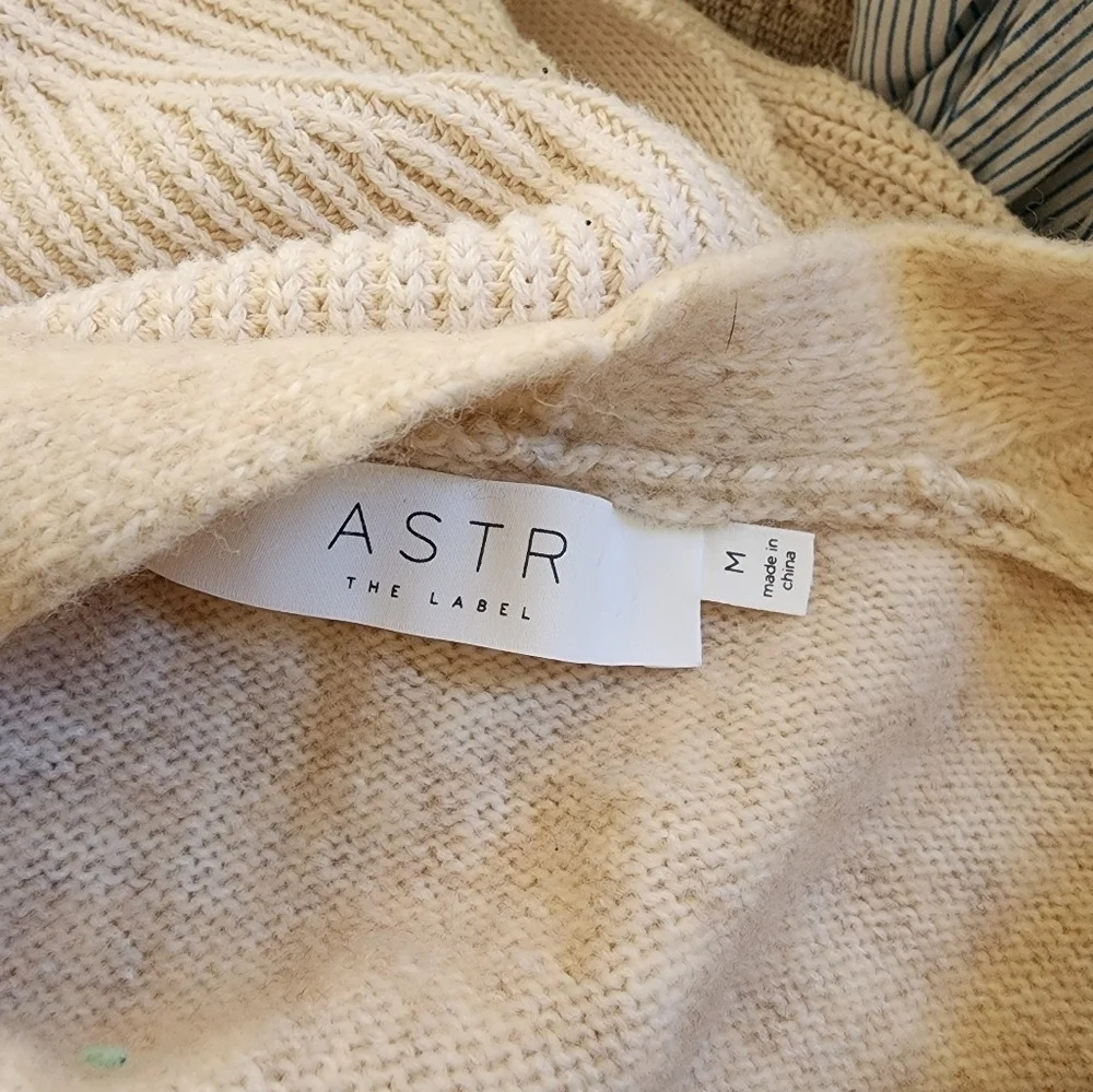 Astr The Label Open Front Sweater Size Medium - image 3